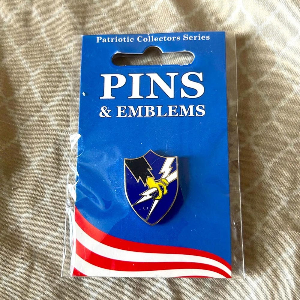 Army security pin